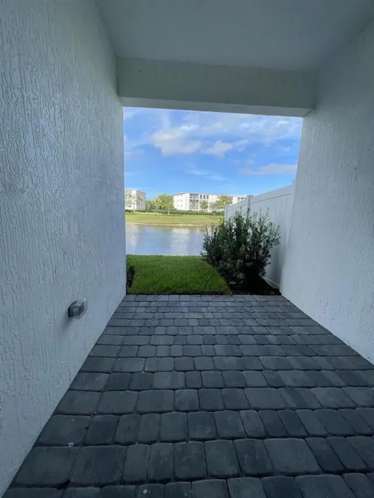 615 Parsons Way Deerfield Beach FL 33442