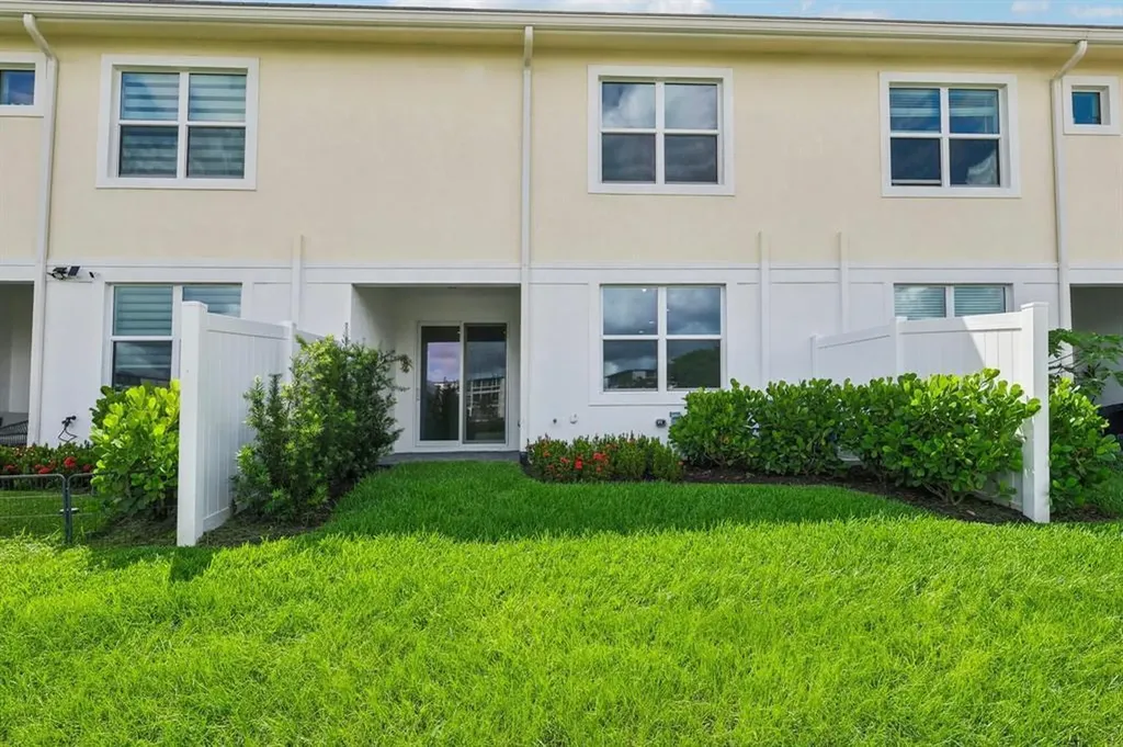 615 Parsons Way Deerfield Beach FL 33442
