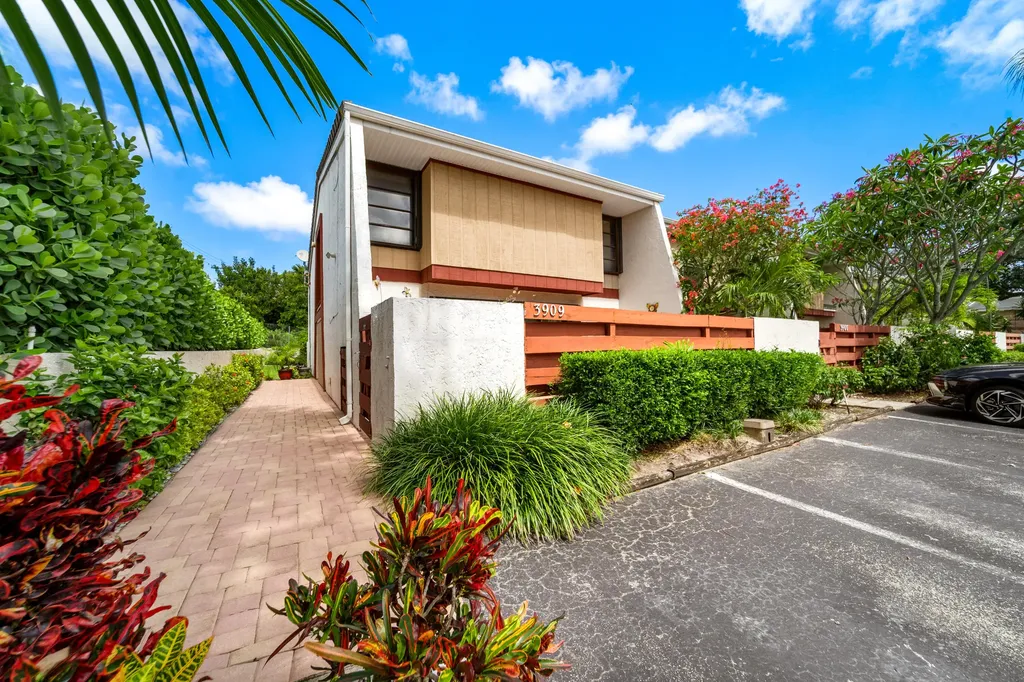 3909 Parkside Lane Hollywood FL 33021