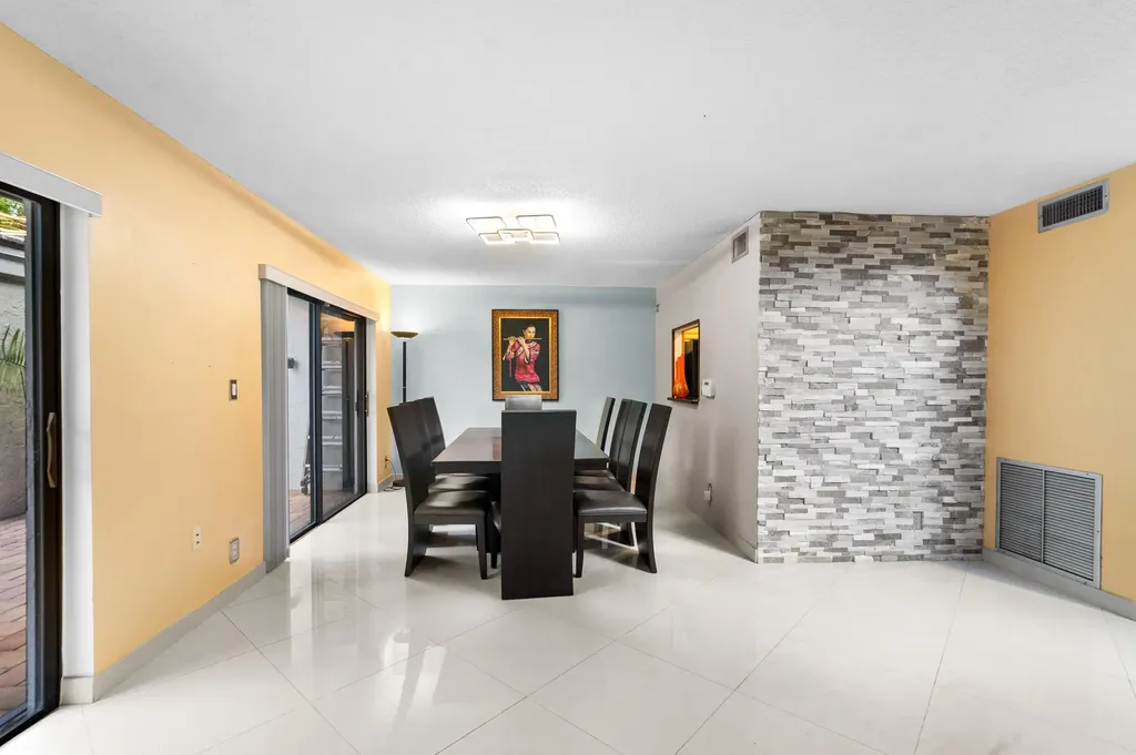 3909 Parkside Lane Hollywood FL 33021