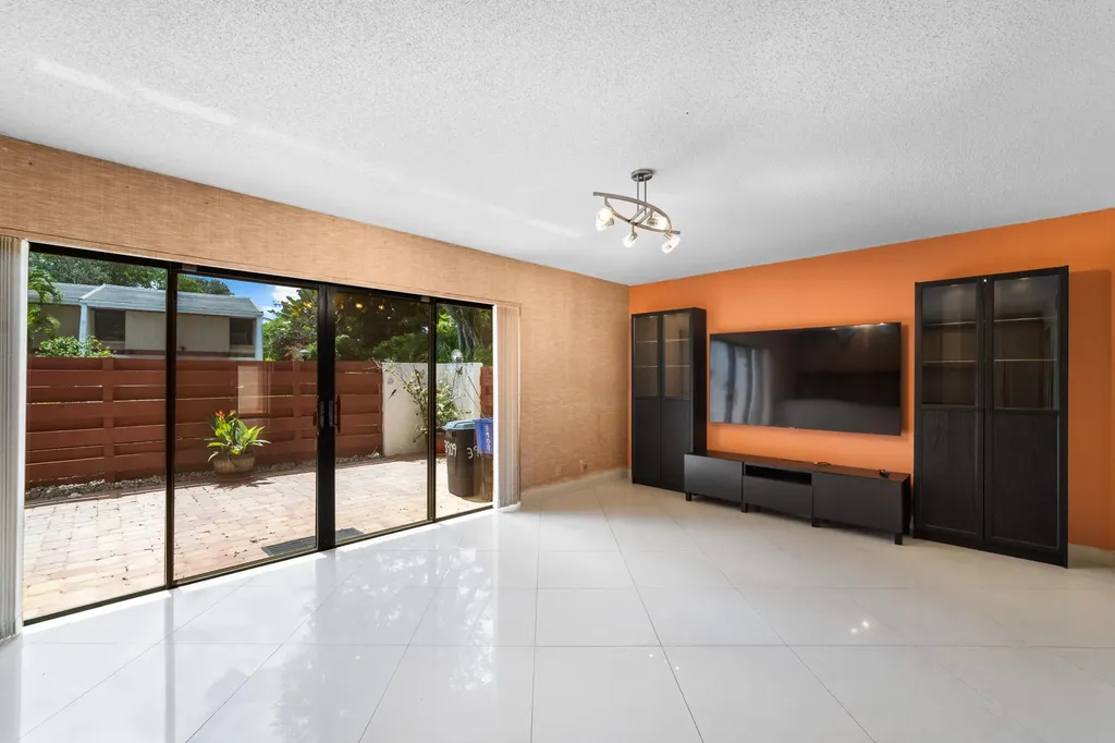 3909 Parkside Lane Hollywood FL 33021