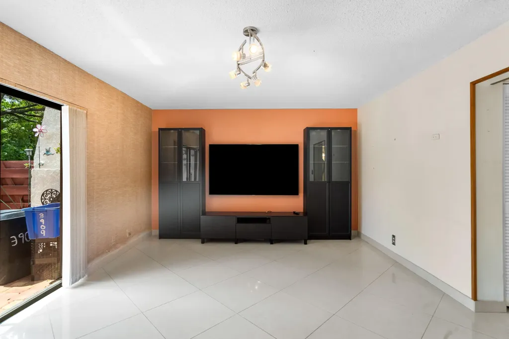 3909 Parkside Lane Hollywood FL 33021