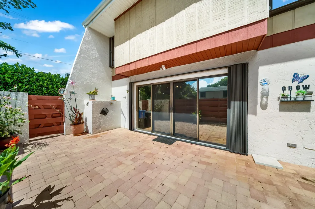 3909 Parkside Lane Hollywood FL 33021