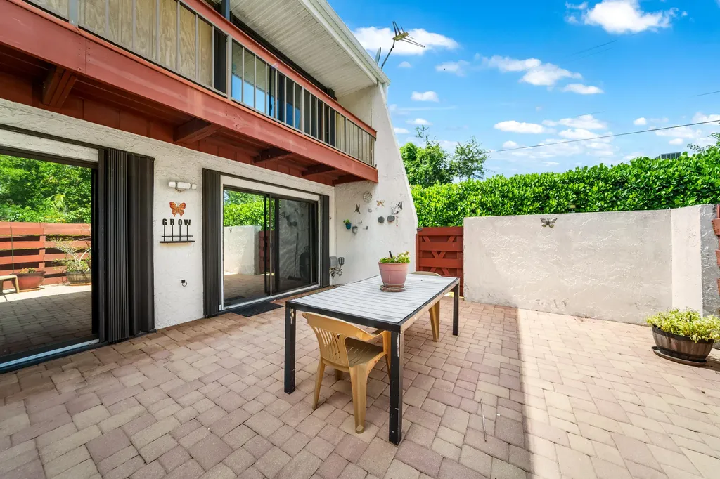 3909 Parkside Lane Hollywood FL 33021