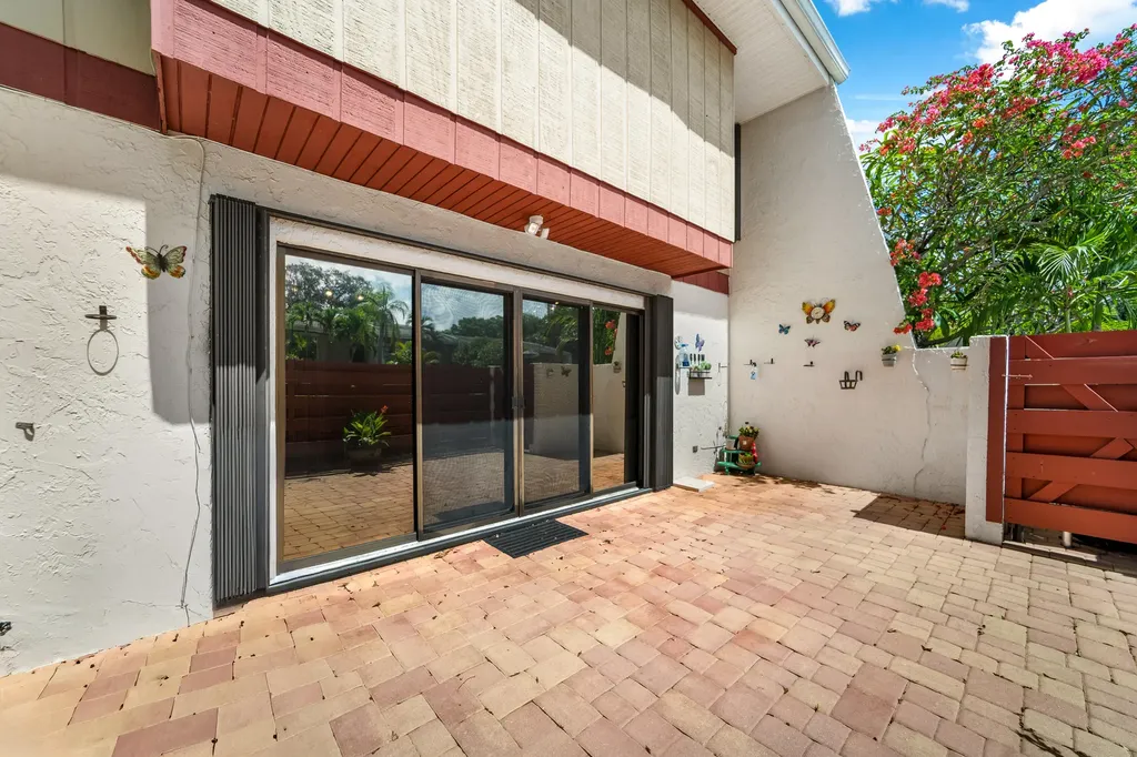 3909 Parkside Lane Hollywood FL 33021