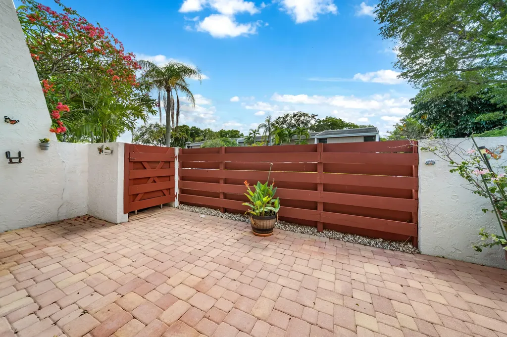 3909 Parkside Lane Hollywood FL 33021