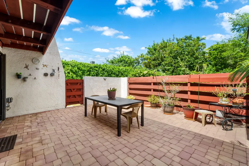 3909 Parkside Lane Hollywood FL 33021