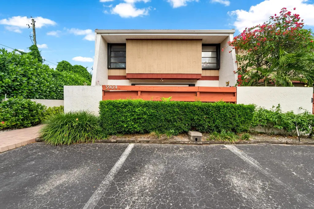 3909 Parkside Lane Hollywood FL 33021