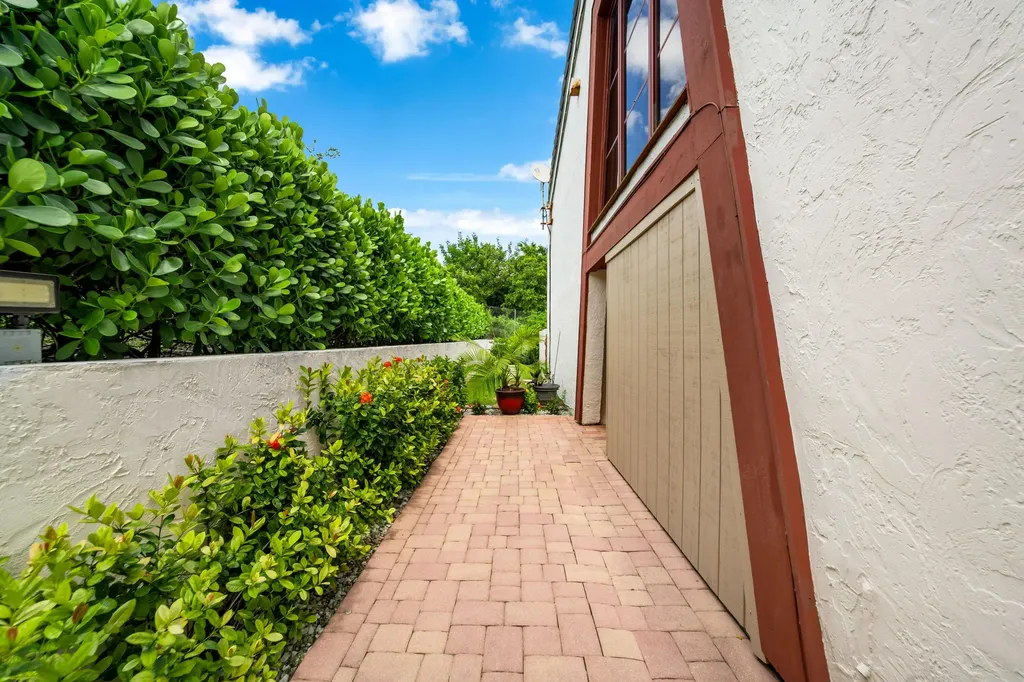 3909 Parkside Lane Hollywood FL 33021