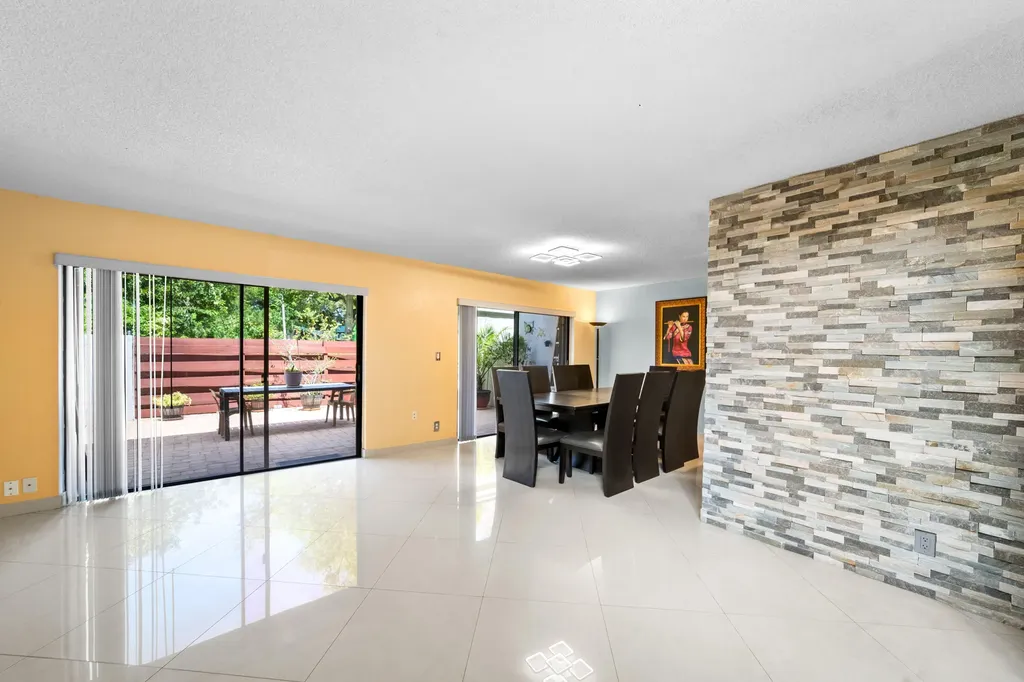 3909 Parkside Lane Hollywood FL 33021