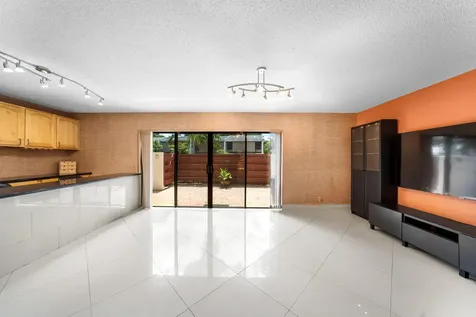 3909 Parkside Lane Hollywood FL 33021
