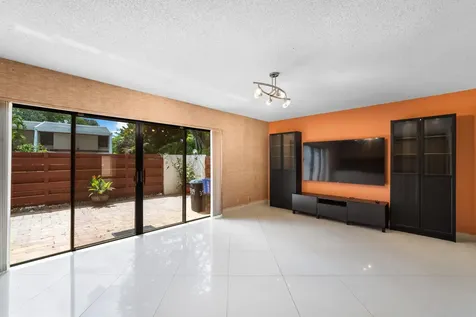 3909 Parkside Lane Hollywood FL 33021