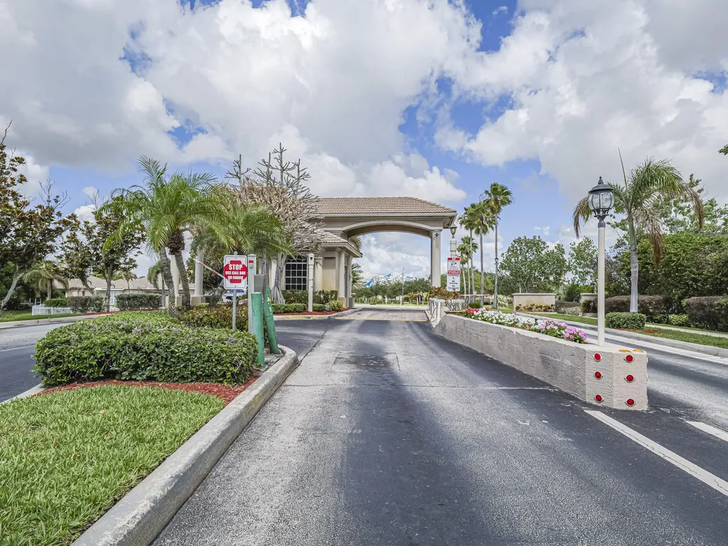 391 NW Sheffield Circle Port St Lucie FL 34983