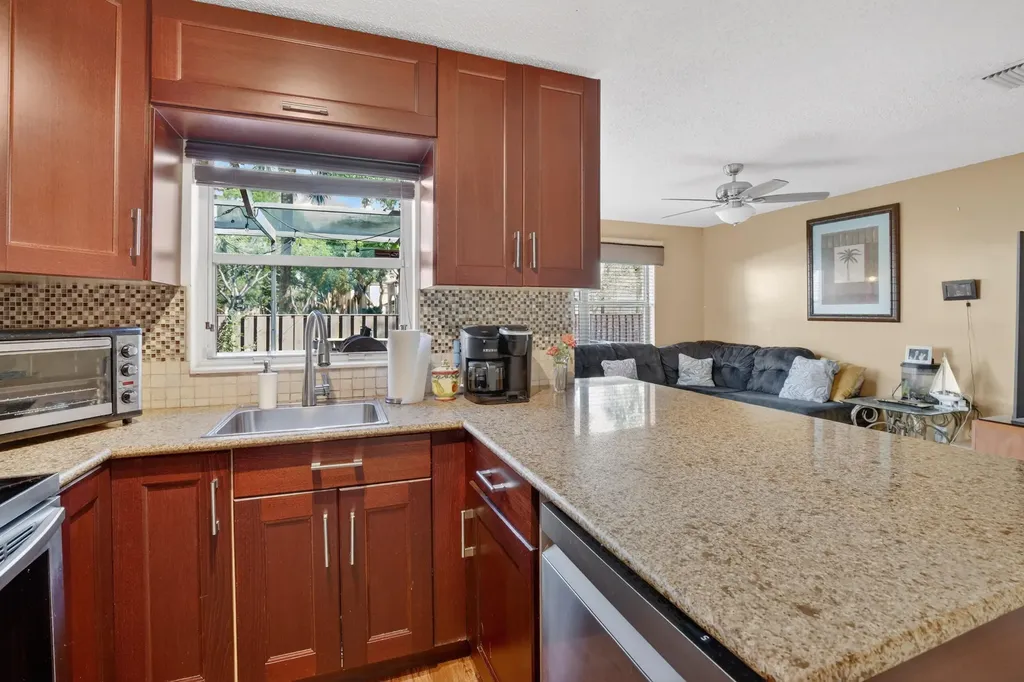 1287 NW 106th Terrace Plantation FL 33322
