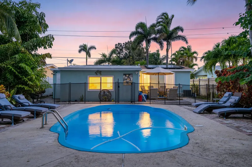 702 W Bloxham Street Lantana FL 33462