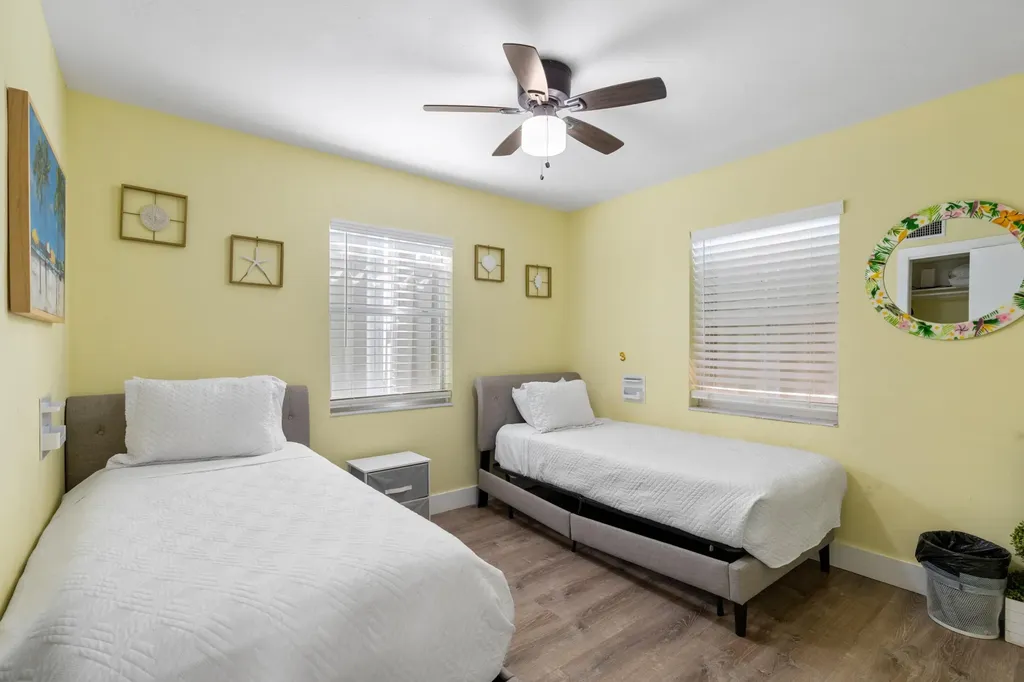 702 W Bloxham Street Lantana FL 33462