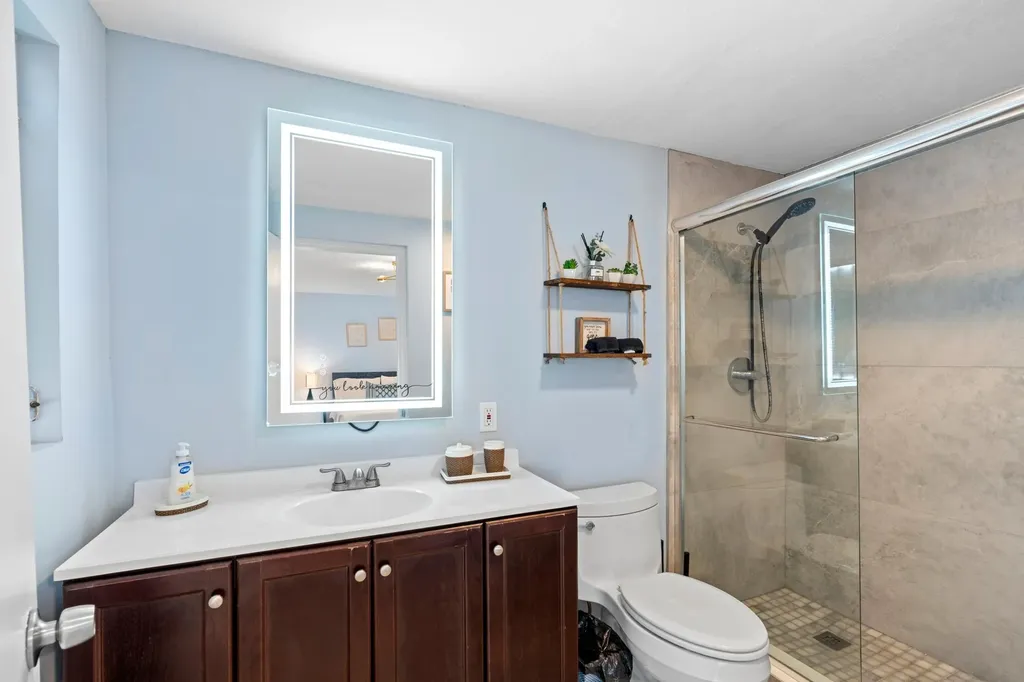 702 W Bloxham Street Lantana FL 33462