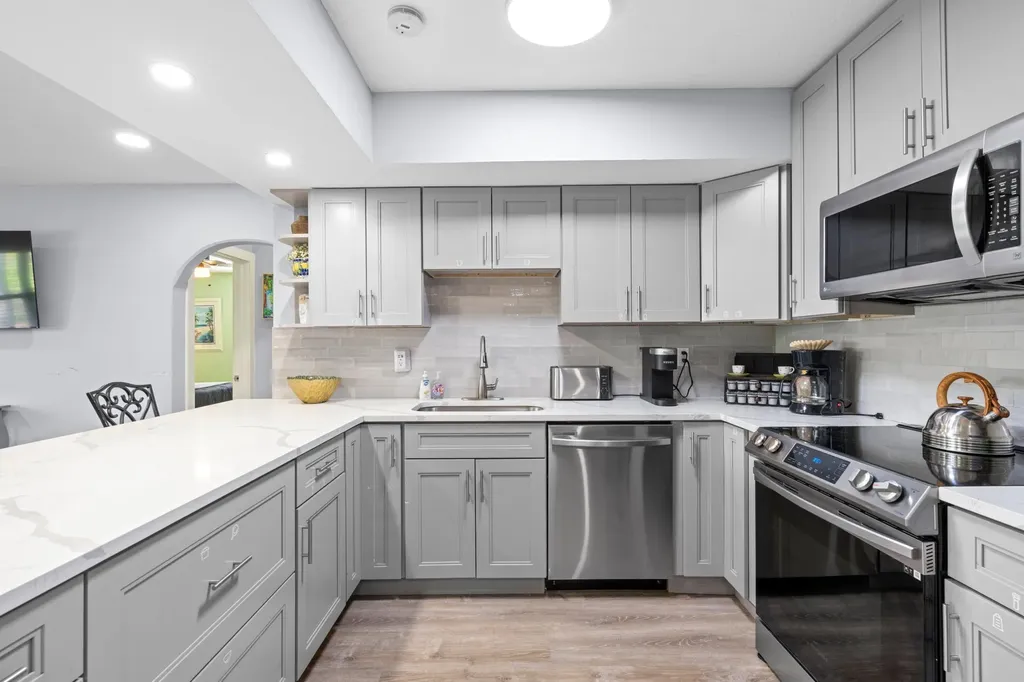 702 W Bloxham Street Lantana FL 33462
