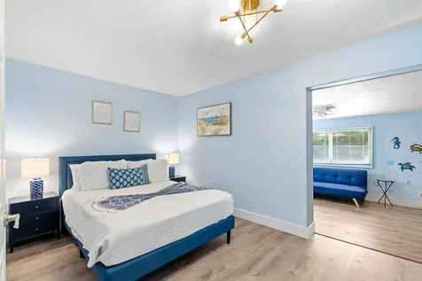 702 W Bloxham Street Lantana FL 33462