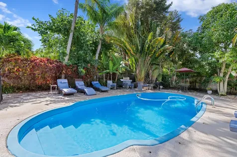 702 W Bloxham Street Lantana FL 33462