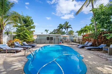 702 W Bloxham Street Lantana FL 33462