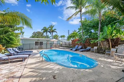 702 W Bloxham Street Lantana FL 33462