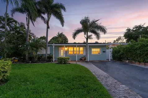 702 W Bloxham Street Lantana FL 33462
