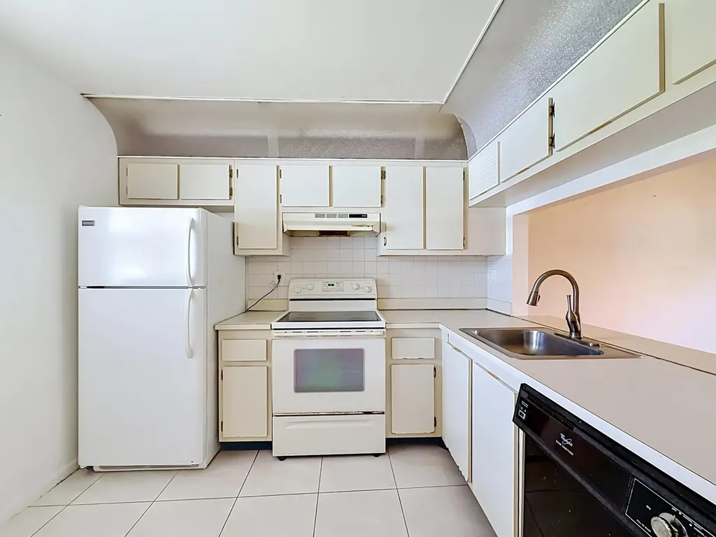 1065 NW 106th Terrace Pembroke Pines FL 33026