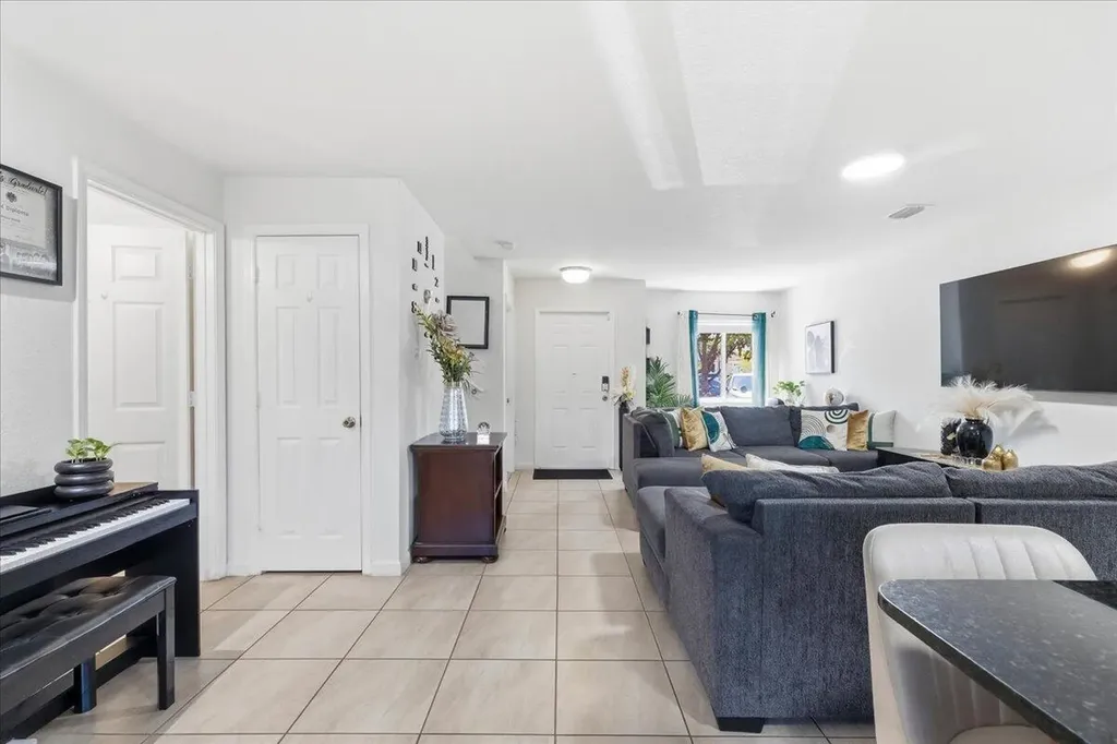 1340 SW 53rd Avenue North Lauderdale FL 33068