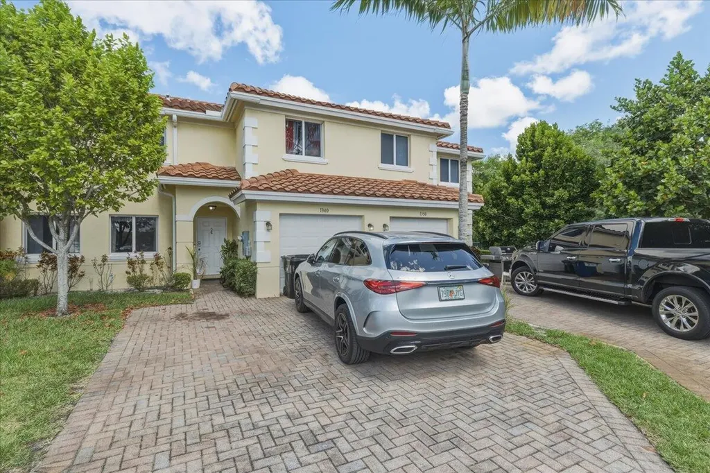 1340 SW 53rd Avenue North Lauderdale FL 33068