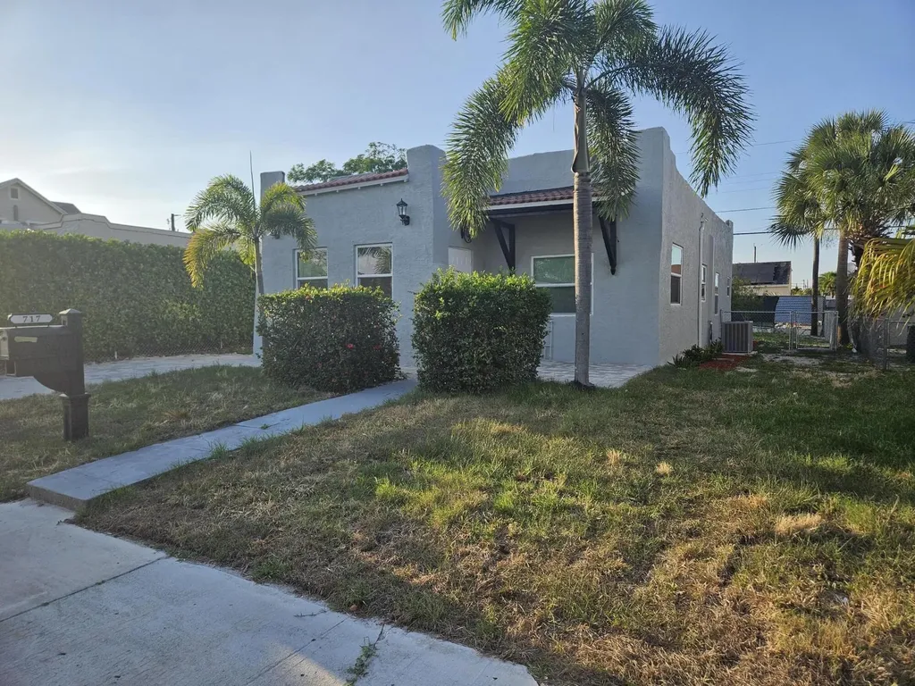 717 Selkirk Street West Palm Beach FL 33405
