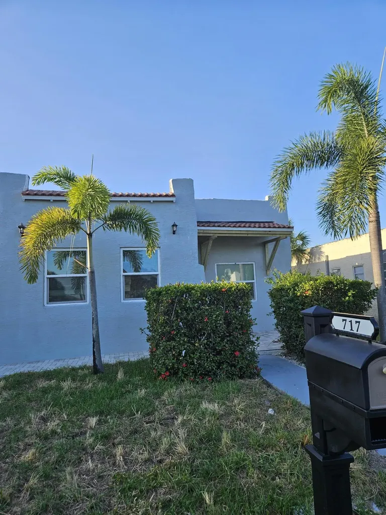 717 Selkirk Street West Palm Beach FL 33405