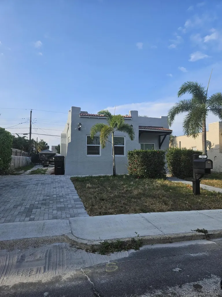 717 Selkirk Street West Palm Beach FL 33405