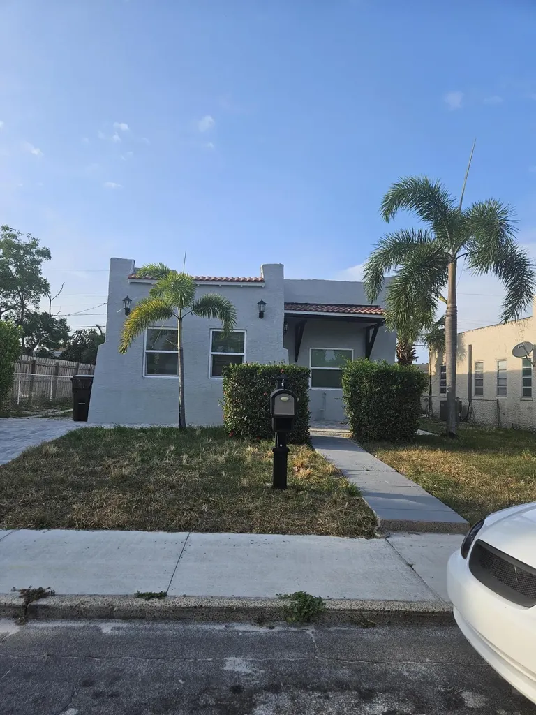 717 Selkirk Street West Palm Beach FL 33405