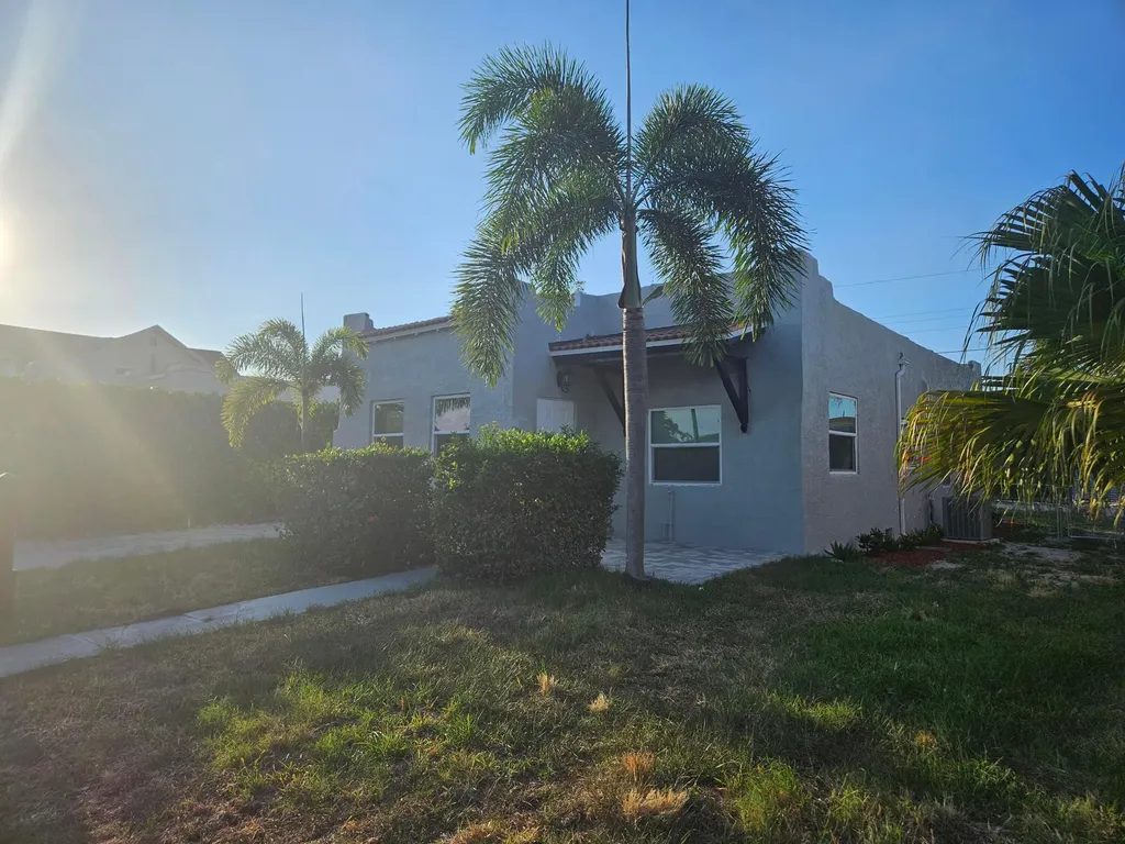 717 Selkirk Street West Palm Beach FL 33405