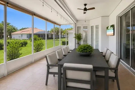 5828 Pine Ridge Circle Vero Beach FL 32967