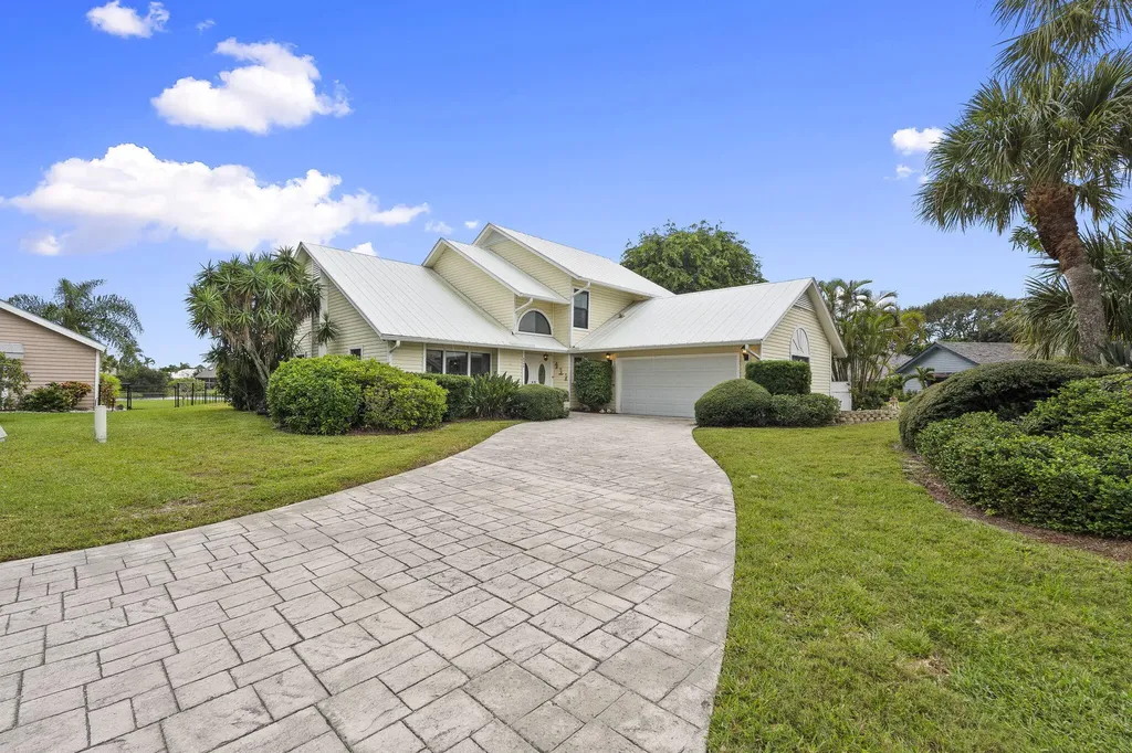 8964 SE Sunfish Place Hobe Sound FL 33455