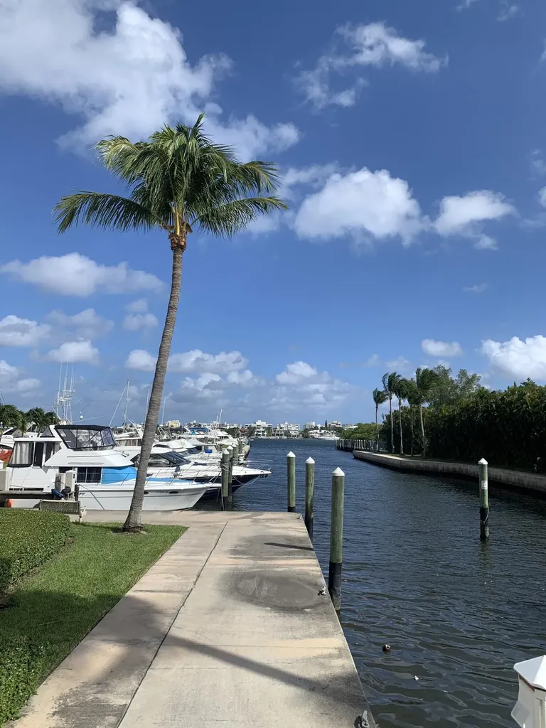806 E Windward Way Lantana FL 33462