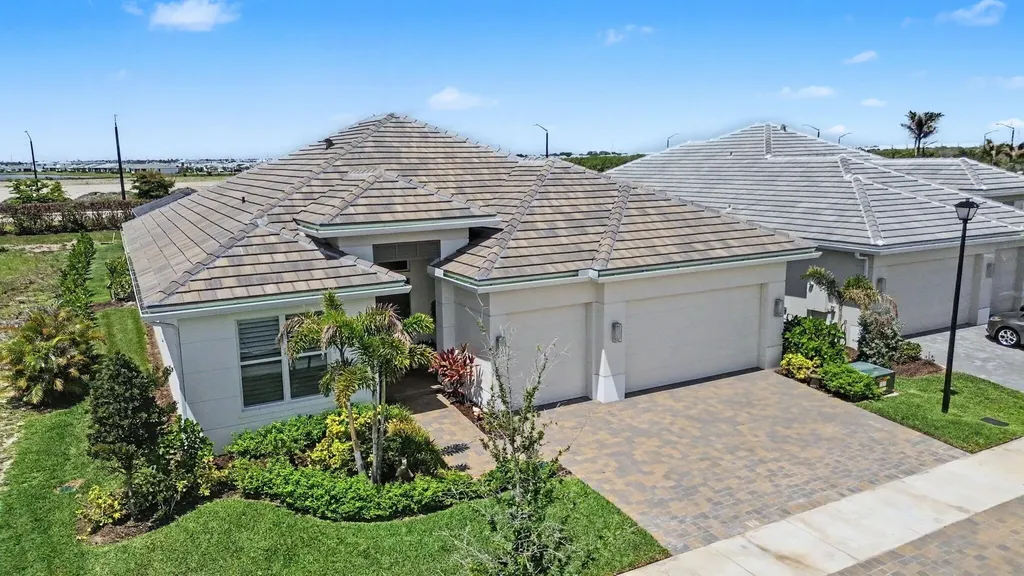 9483 SW Pinnacle Place N Port St Lucie FL 34987