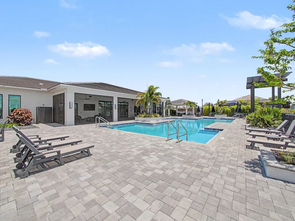 9483 SW Pinnacle Place N Port St Lucie FL 34987