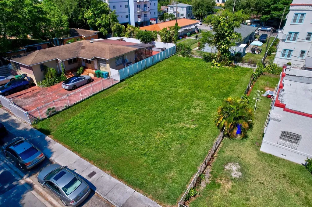 512 SW 6th Avenue Miami FL 33130