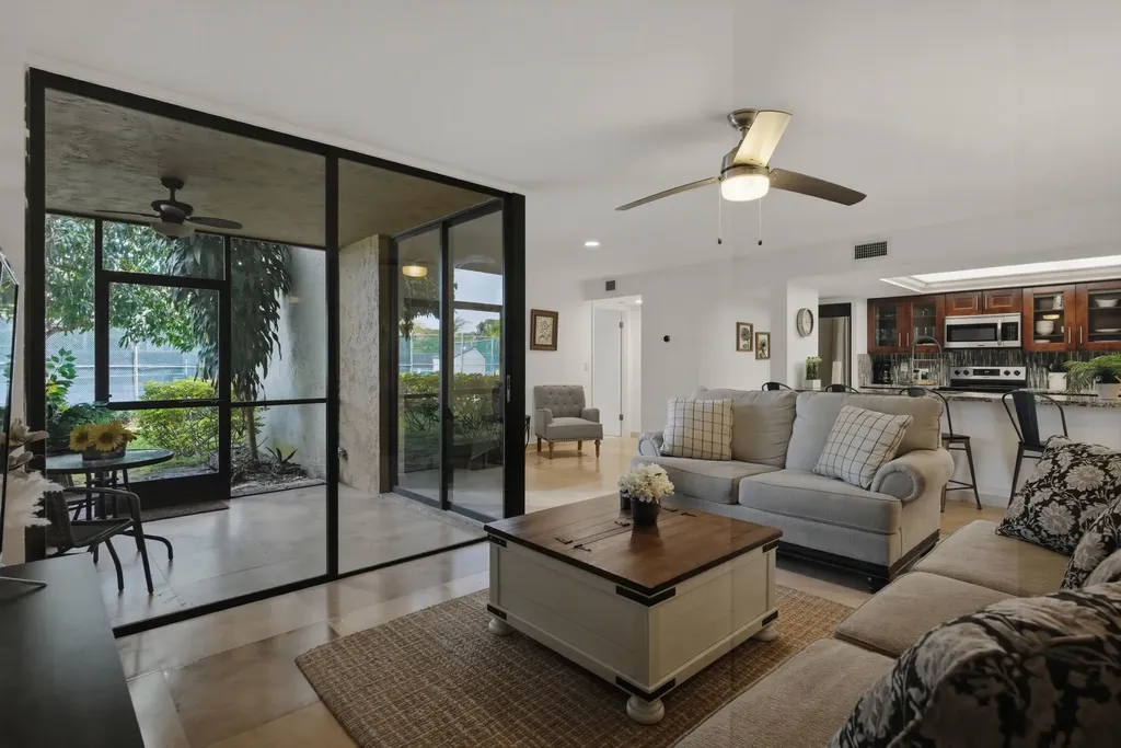 825 Egret Circle Delray Beach FL 33444