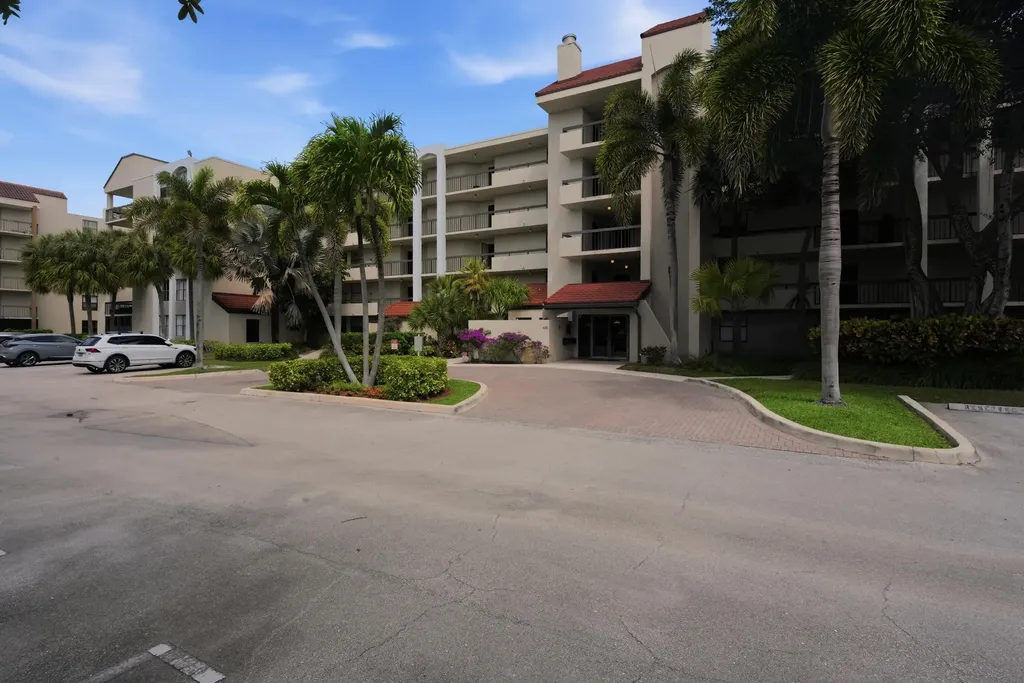 825 Egret Circle Delray Beach FL 33444