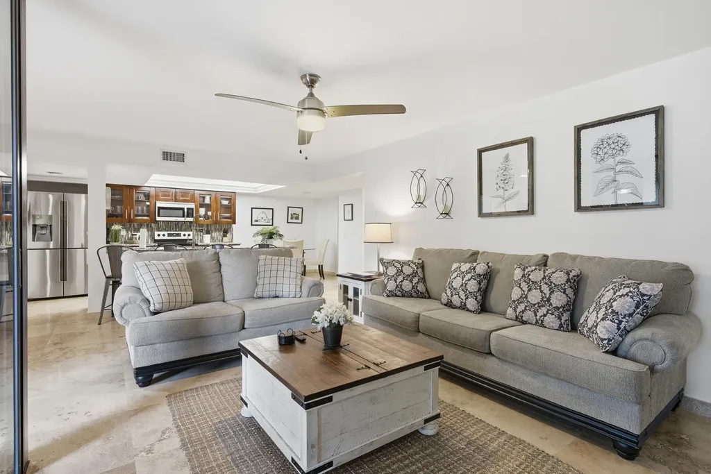 825 Egret Circle Delray Beach FL 33444