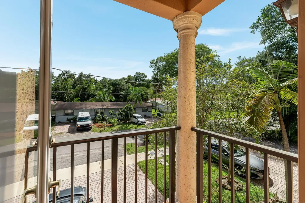1721 SW 23rd Street Fort Lauderdale FL 33315