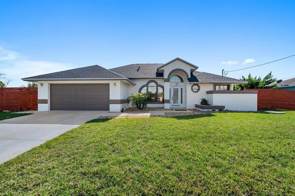 434 SW Jeanne Avenue Port St Lucie FL 34953
