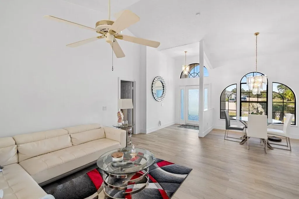 434 SW Jeanne Avenue Port St Lucie FL 34953