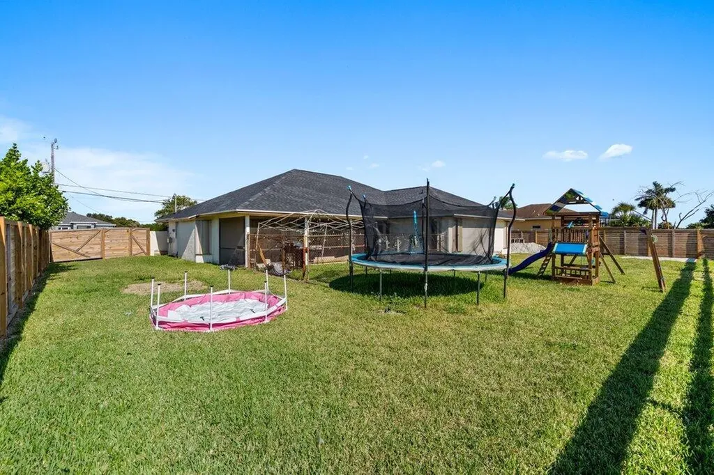 434 SW Jeanne Avenue Port St Lucie FL 34953