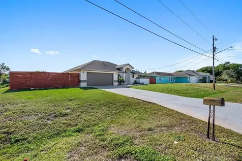 434 SW Jeanne Avenue Port St Lucie FL 34953