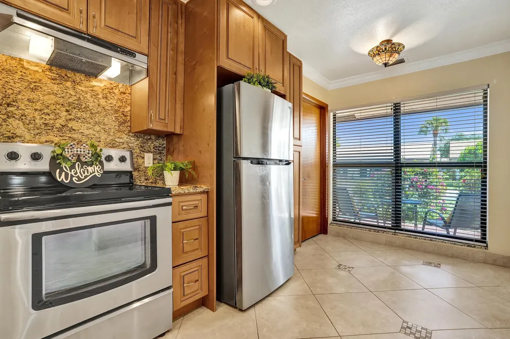 2105 SW 17th Circle Deerfield Beach FL 33442